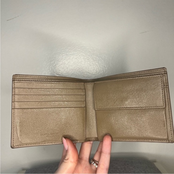 YSL Saint Laurent Cream Bifold Wallet
With Snap Coin Pouch Unisex - Picture 2 of 10